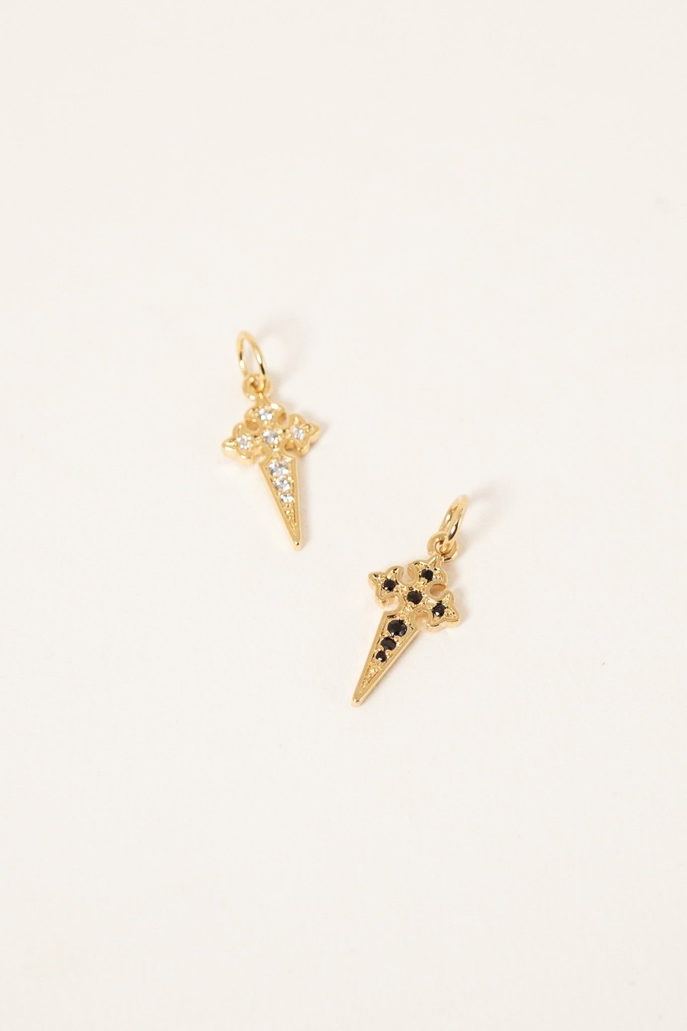 bague-croix-gothique-plaque-or