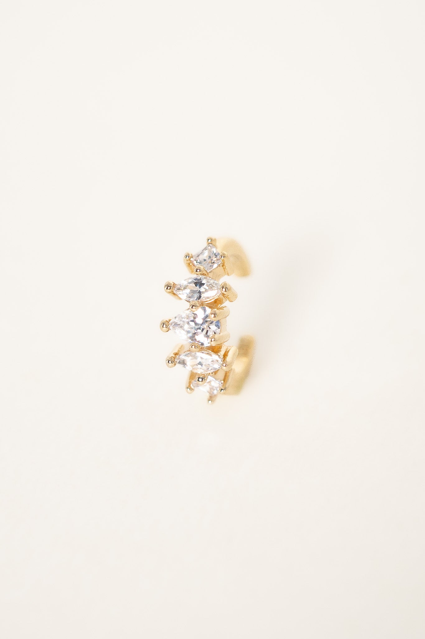 bague-oreille-poema-blanche-plaque-or