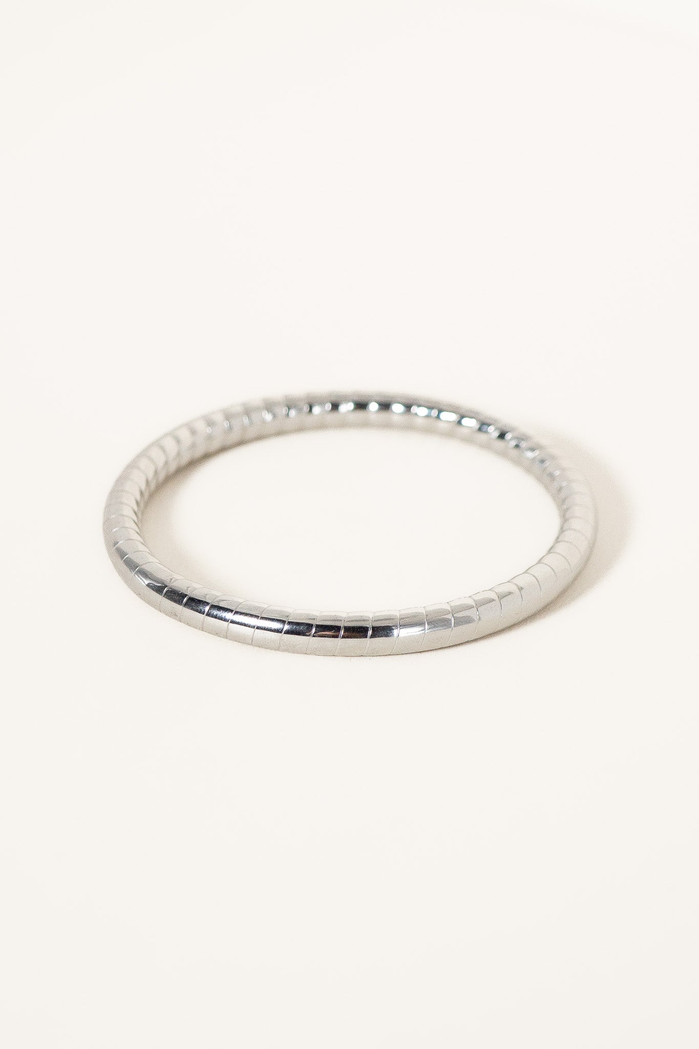 jonc-yseult-strie-acier-inoxydable-argente