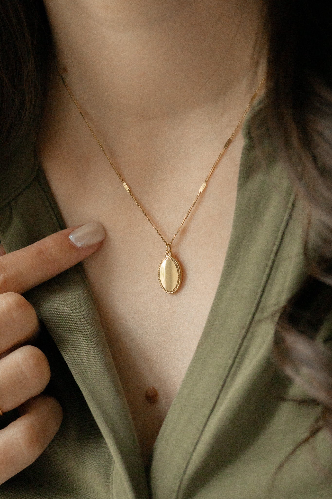 collier-acier-inoxydable-doré-gravure-suna