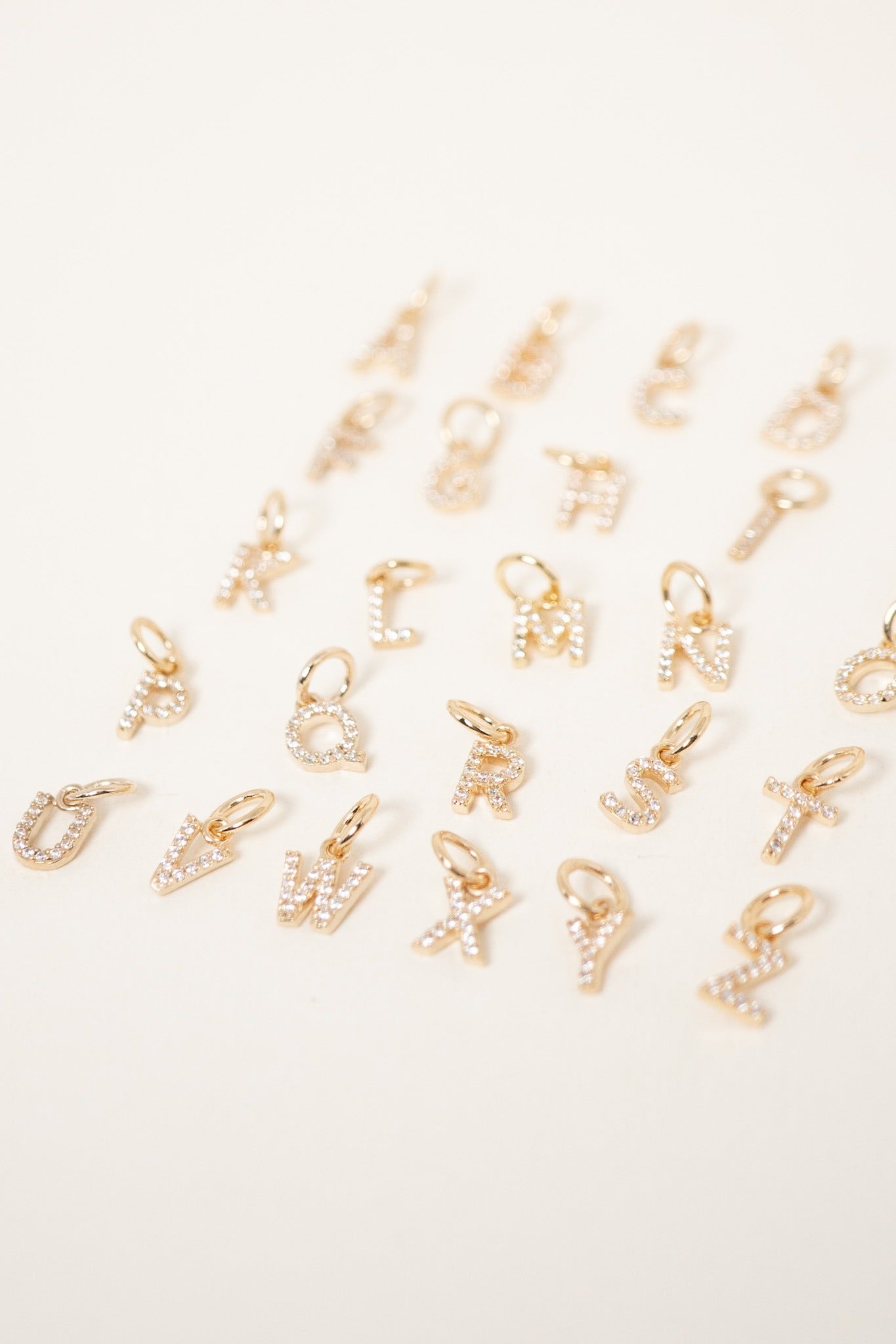 pendentif-lettre-strass-doré