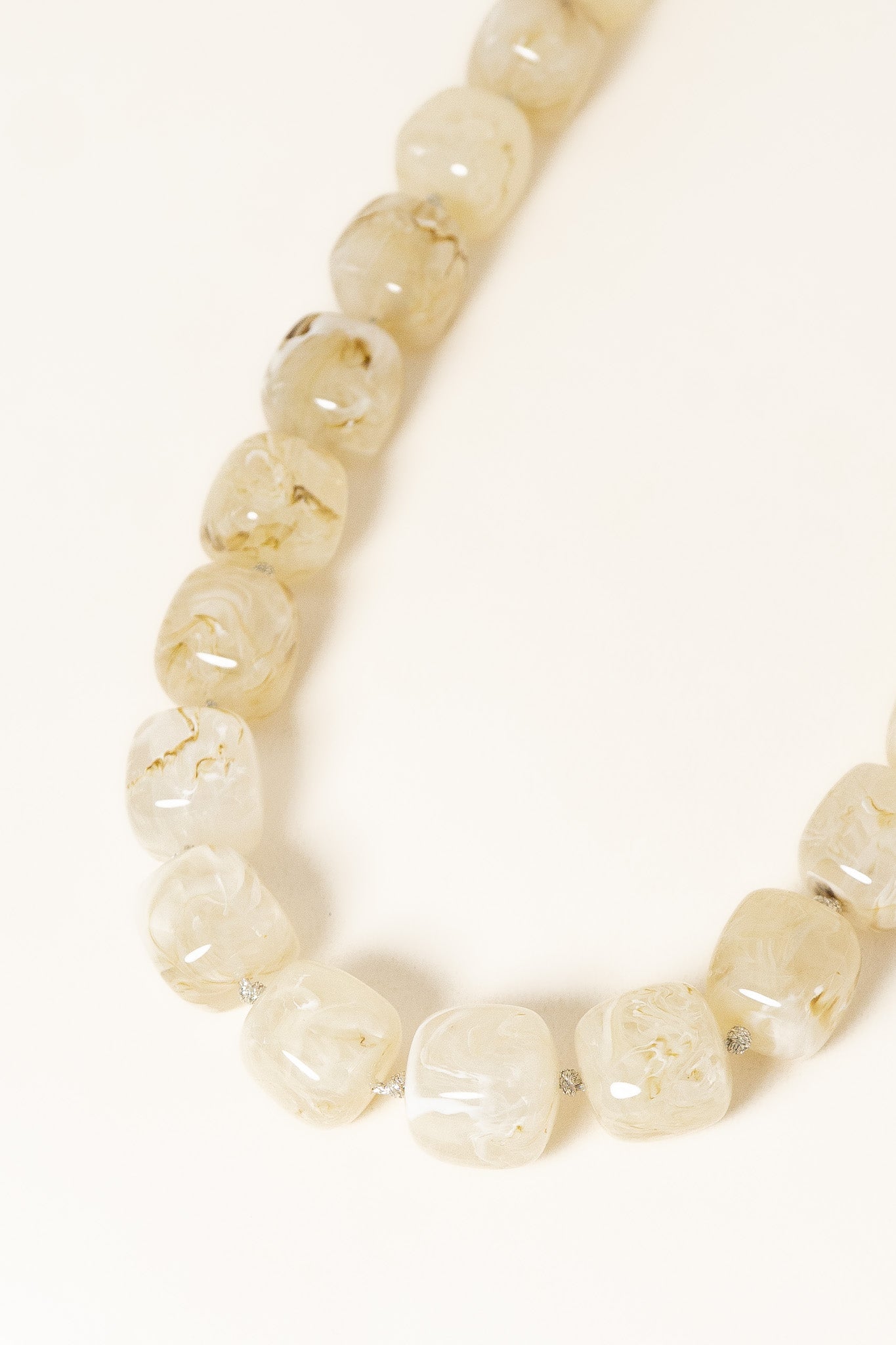 collier-bubble-carre-transparent-resine-acier-inoxydable