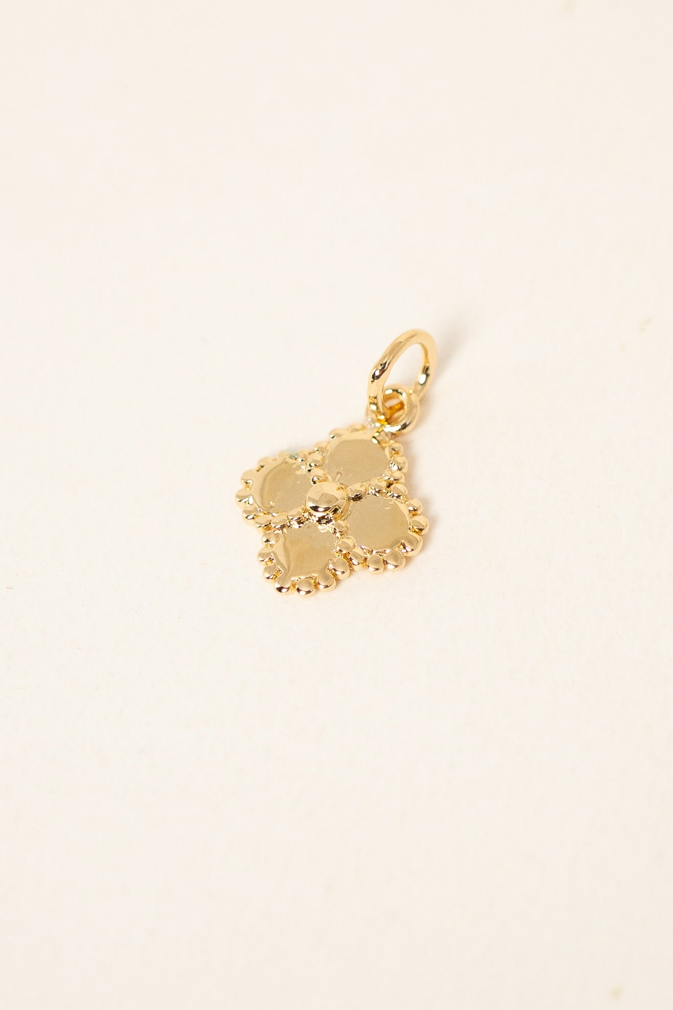 pendentif-assna-plaque-or