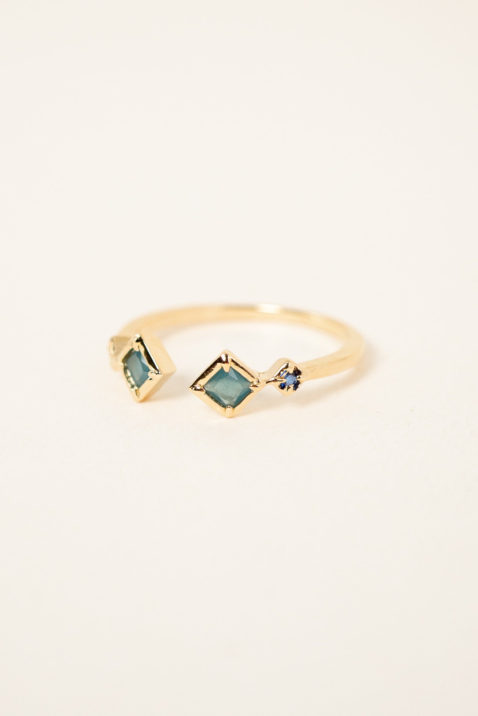 bague-petra-vert-fonce-plaque-or