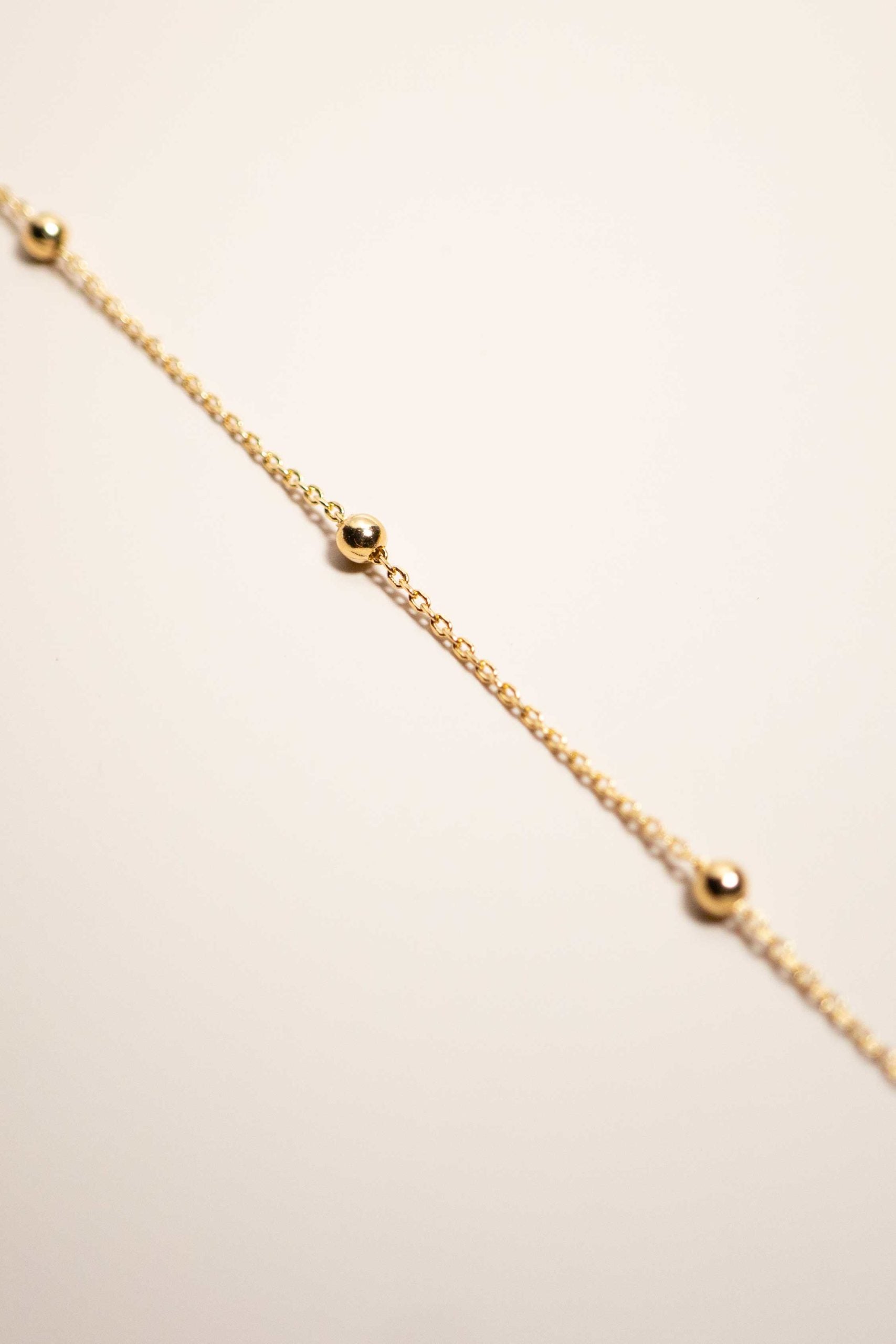 bijoux-plaque-or-chaîne-cheville