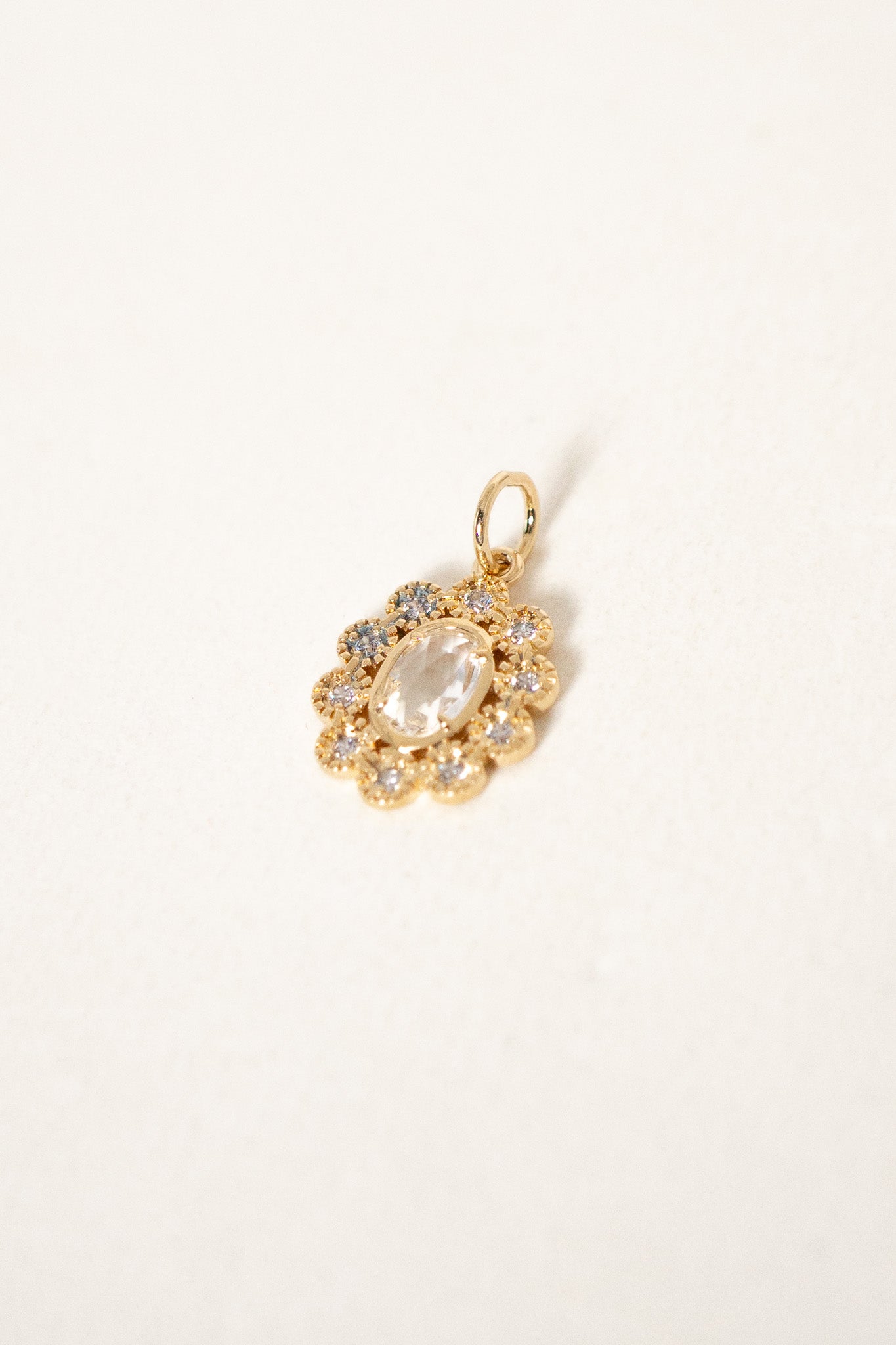 pendentif-marguerite-plaque-or