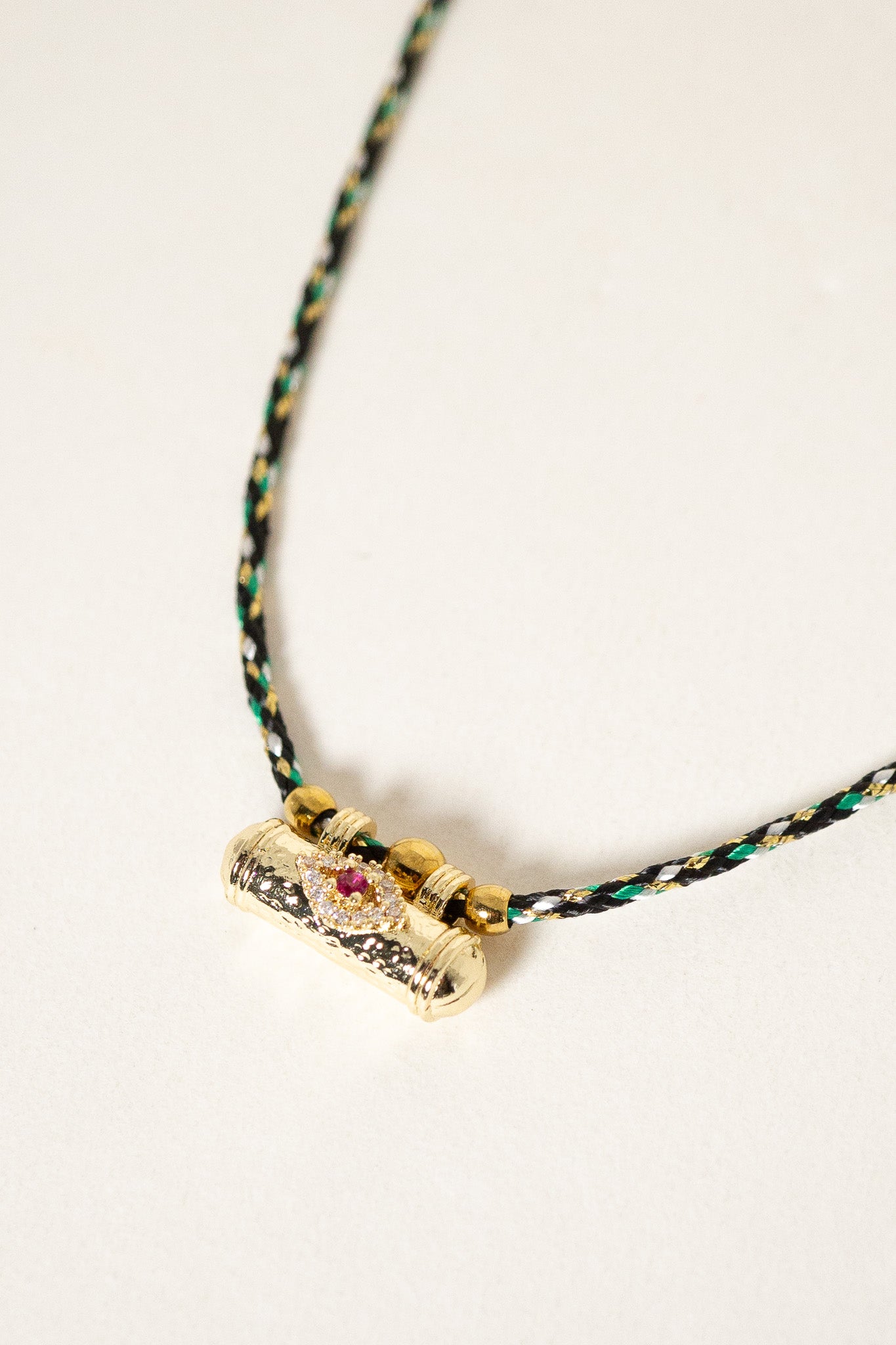 collier-amulette-noir-acier-inoxydable