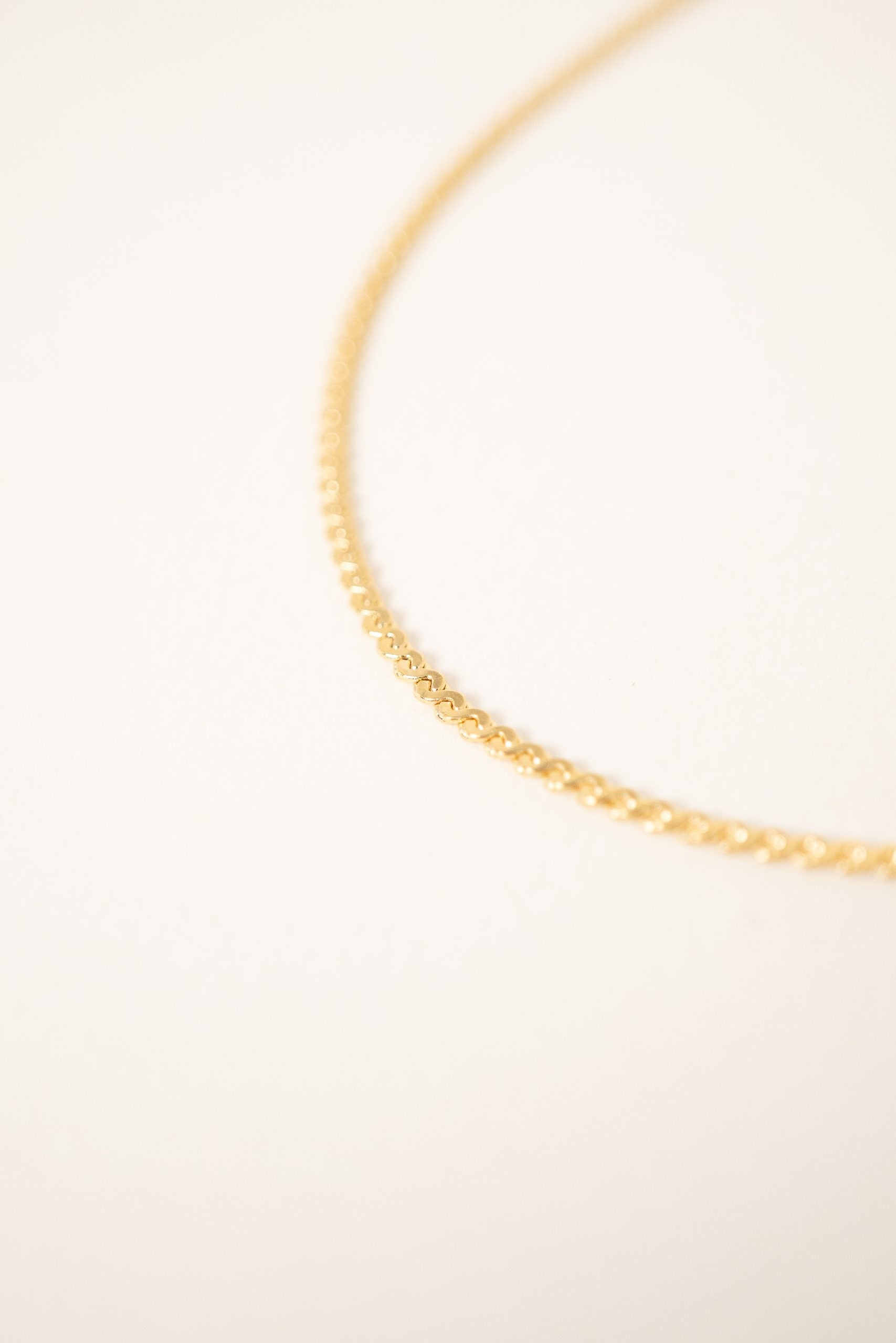 chaine-plaque-or-olivia