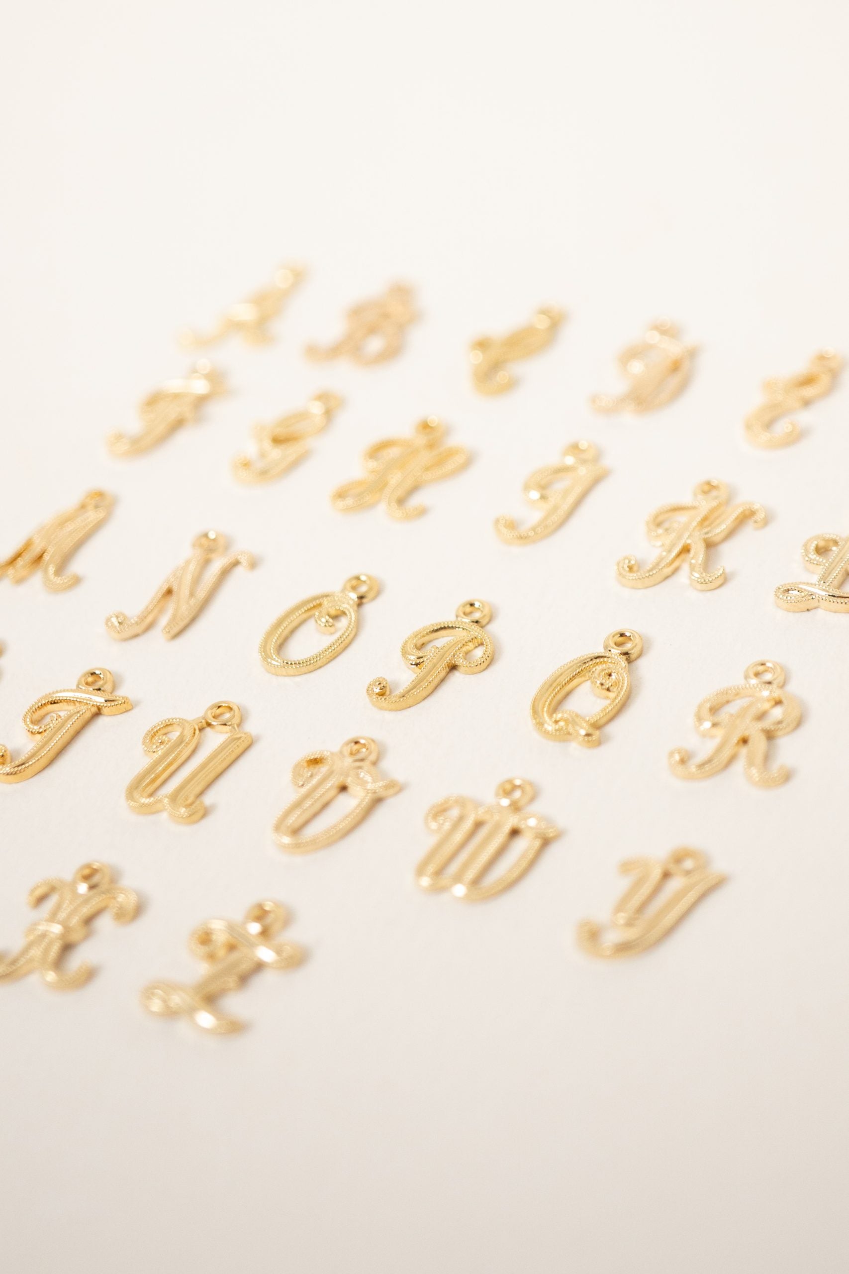 pendentif-alfa-manuscrit-plaque-or