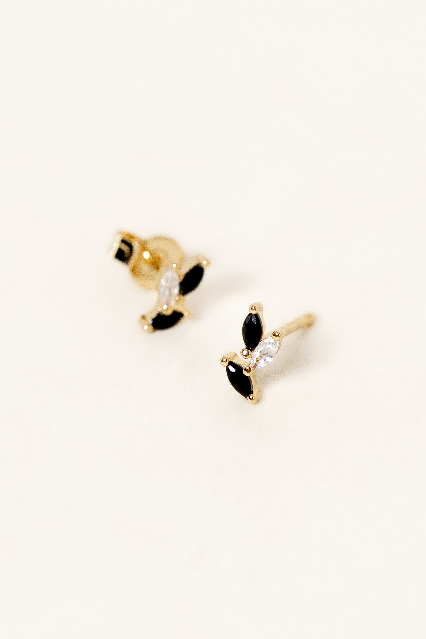 puce-aurea-noir-plaque-or