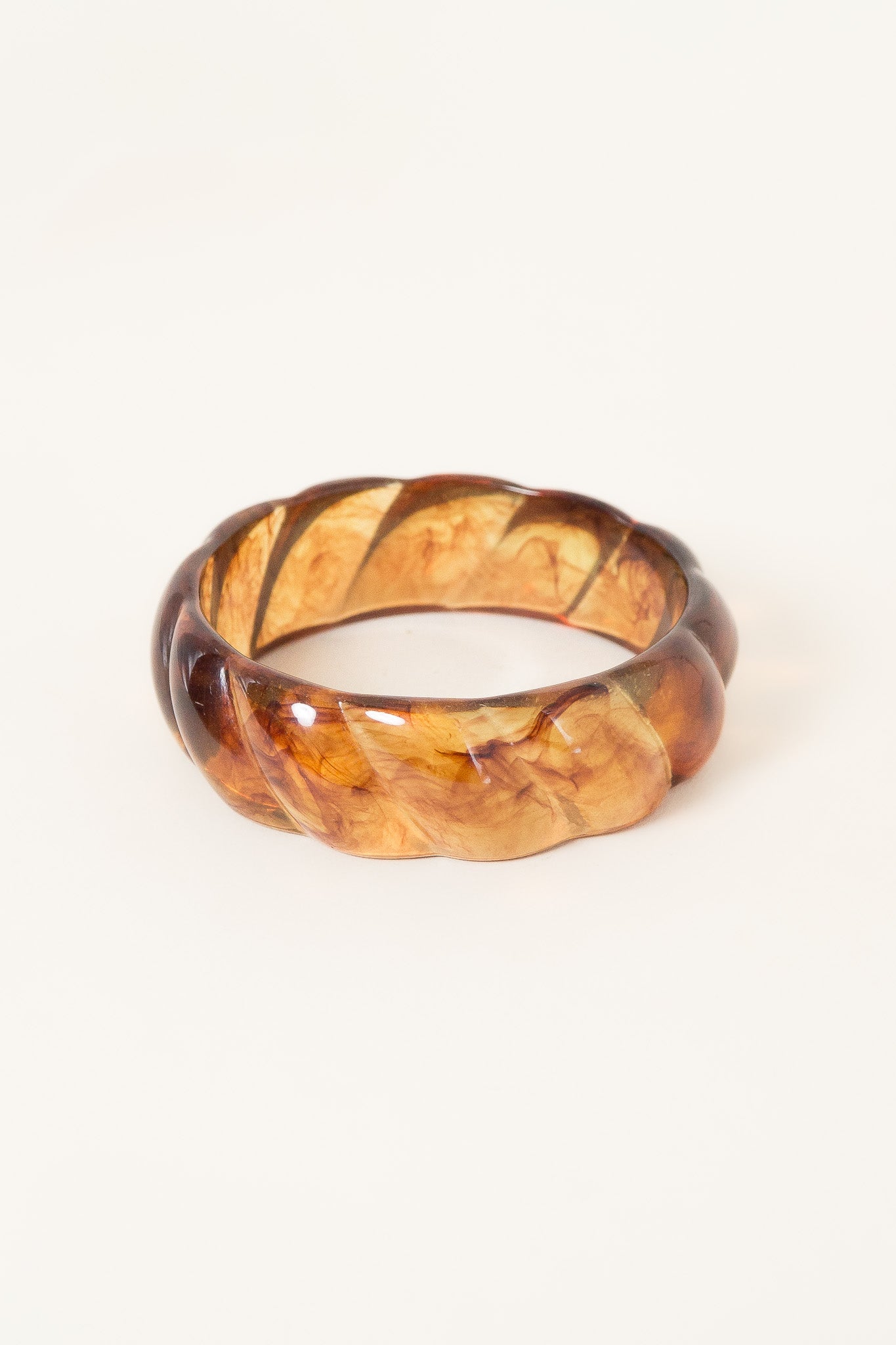 jonc-loop-xl-torsade-ambre-resine