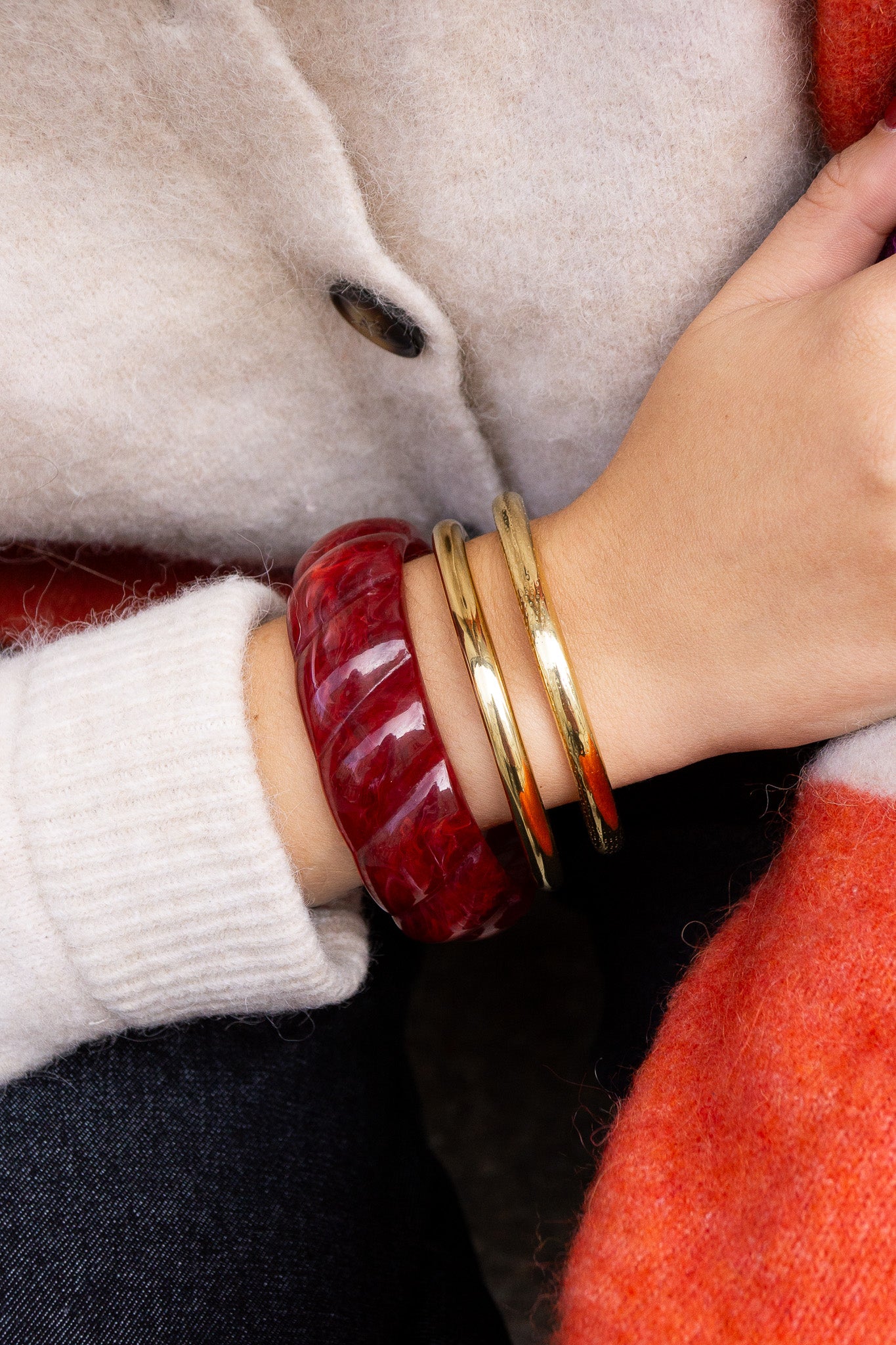 jonc-loop-xl-torsade-bordeaux-resine