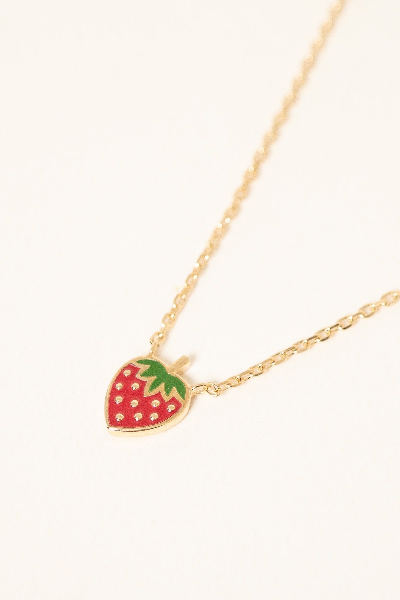 collier-strawberry-plaque-or