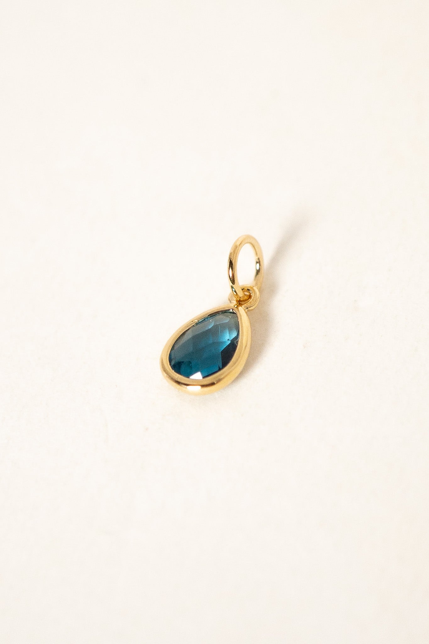 pendentif-gota-bleu-plaque-or