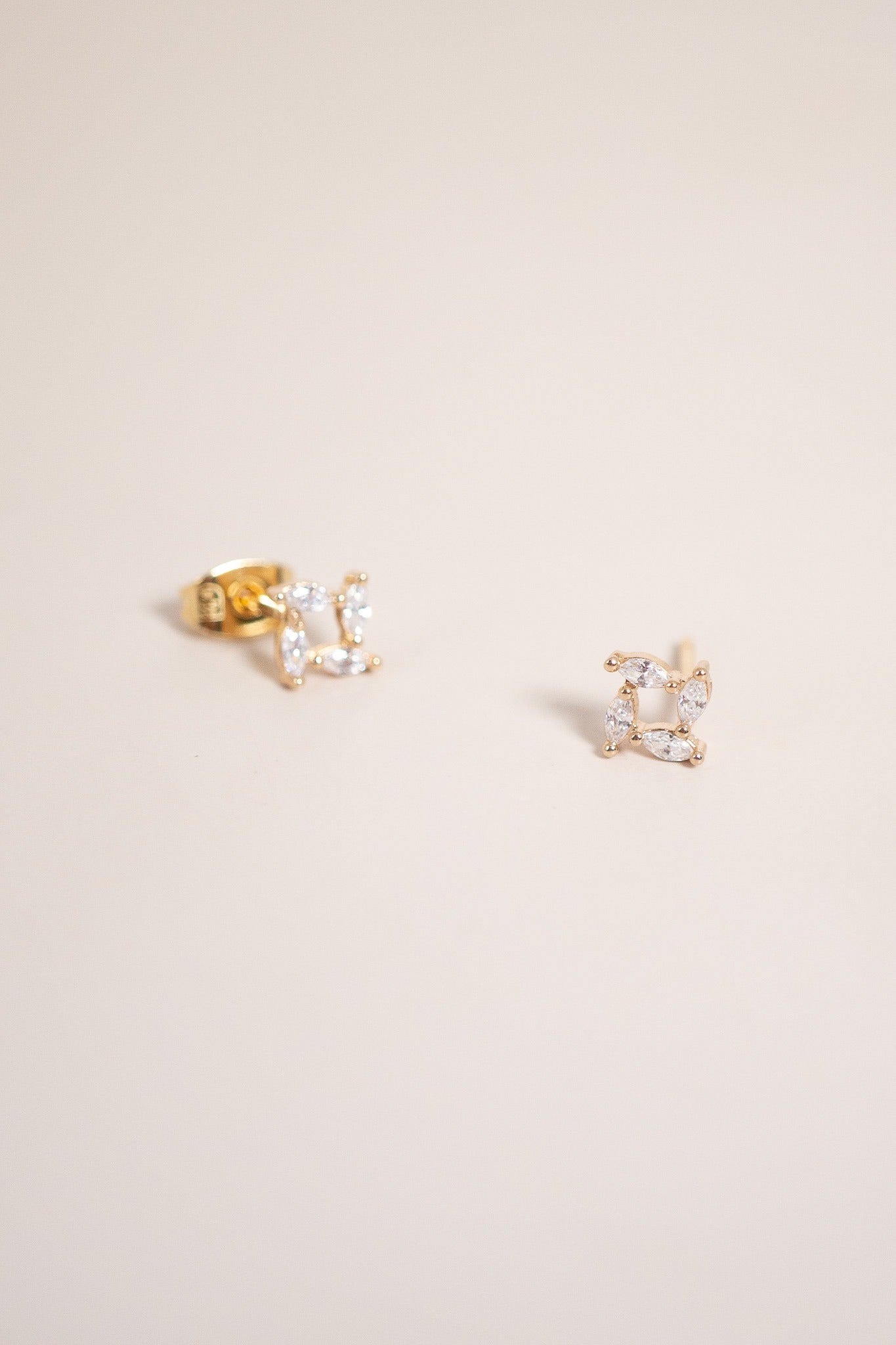 mono-boucle-plaque-or-ariana