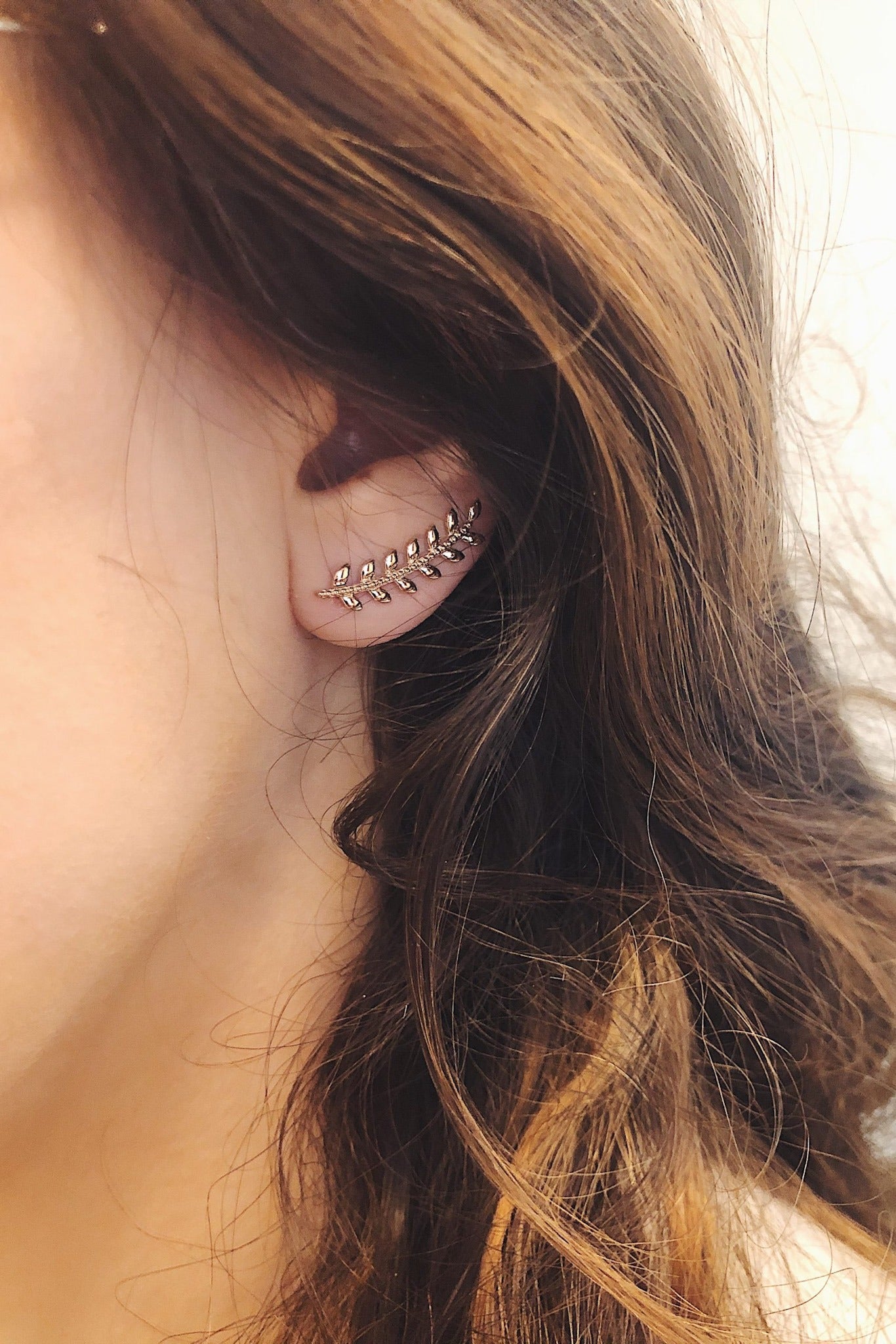 contours-oreille-naomi-plaque-or