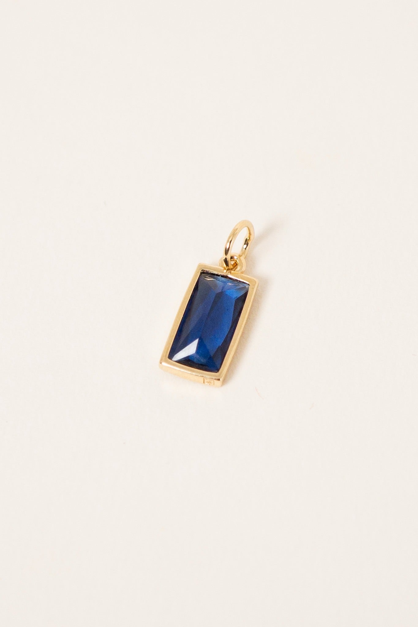 pendentif-vic-bleu-plaque-or